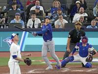 ６回、２試合連続本塁打となる３号ソロを放つ大谷（共同）