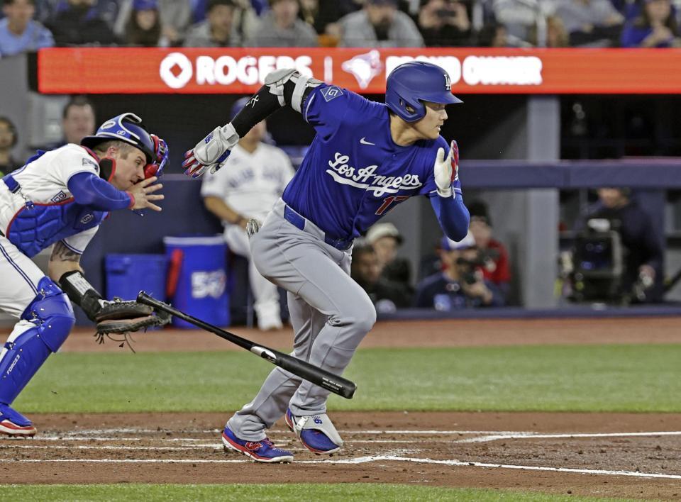 ３回、投手内野安打を放つ大谷（共同）