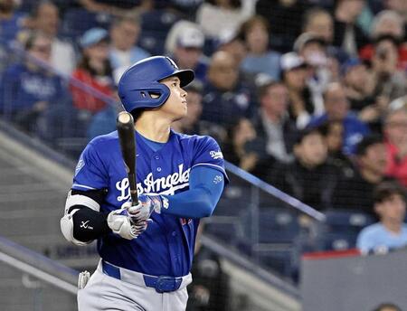 　６回、２試合連続本塁打となる３号ソロを放つドジャース・大谷（共同）