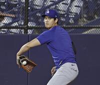 　試合前、ブルペンで調整するドジャース・大谷＝トロント（共同）