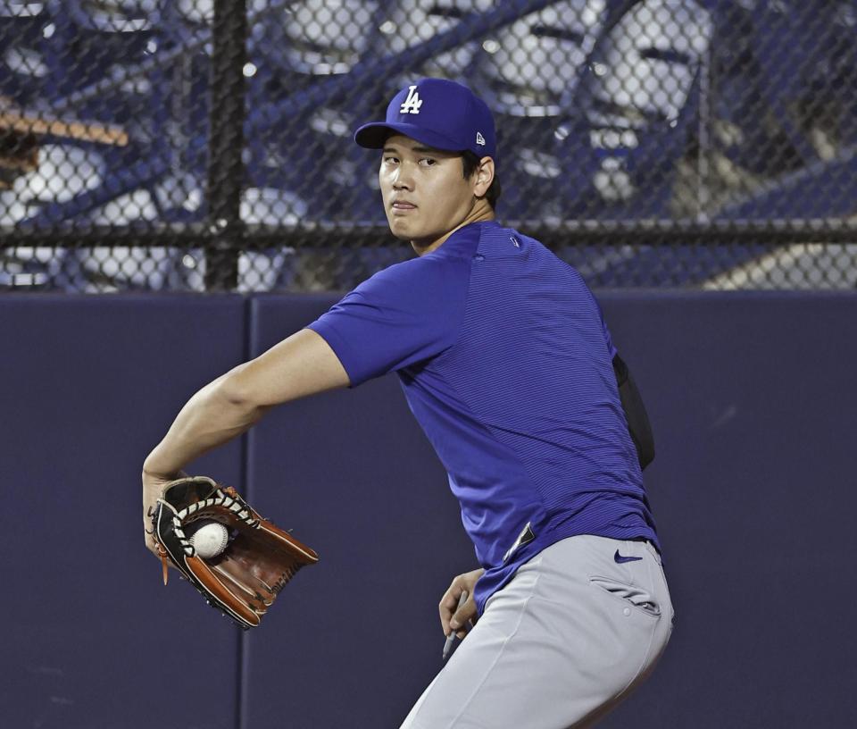 　試合前、ブルペンで調整するドジャース・大谷＝トロント（共同）