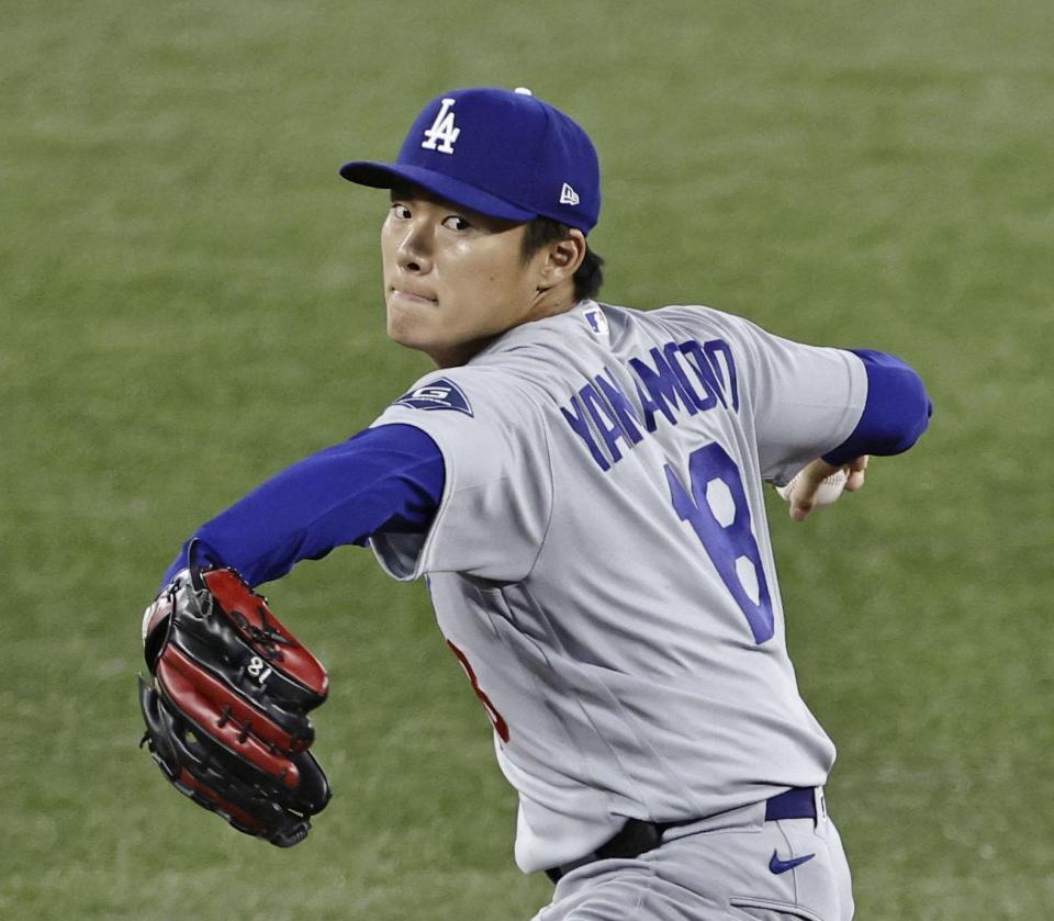 　ブルージェイズ戦に先発し、６回０／３を投げ５安打１失点で２勝目を挙げたドジャース・山本＝トロント（共同）