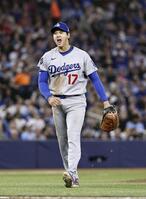 　ブルージェイズ戦の６回を投げ終え、ほえるドジャース・大谷＝トロント（共同）