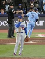 　ブルージェイズ戦の３回、サンチェスの二塁打で二走（５）に先制の生還を許したドジャース・大谷＝トロント（共同）