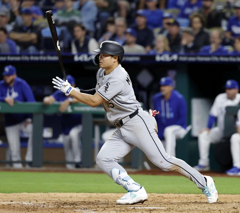 　ロイヤルズ戦の６回、遊ゴロ併殺に倒れるホワイトソックス・村上＝カンザスシティー（共同）