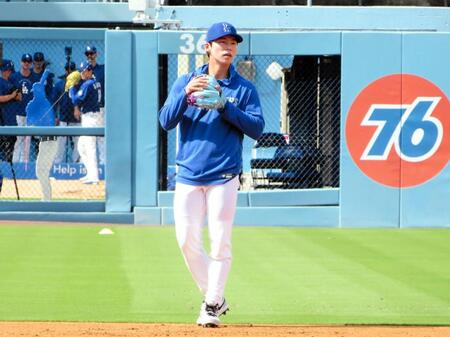 　試合前、早出で守備練習を行うキム・ヘソン（撮影・小林信行）