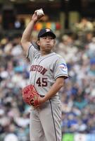 １回、投球の合間に息をつく今井（共同）