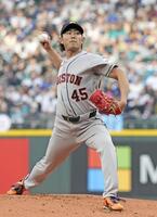 先発した今井。１／３回を１安打３失点で勝敗は付かなかった（共同）