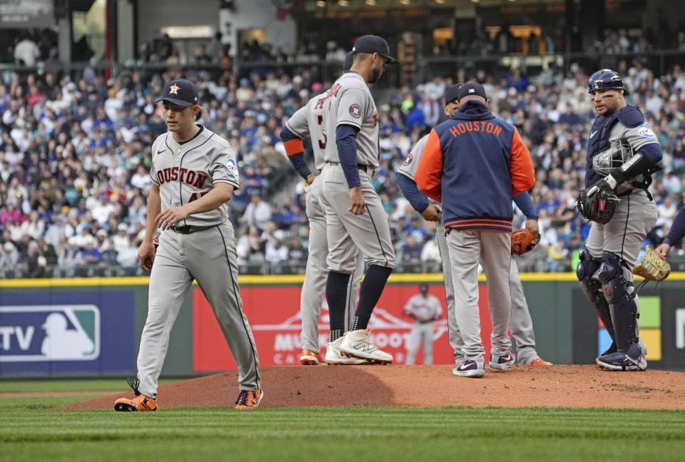 １回途中、降板する今井（左端）＝共同