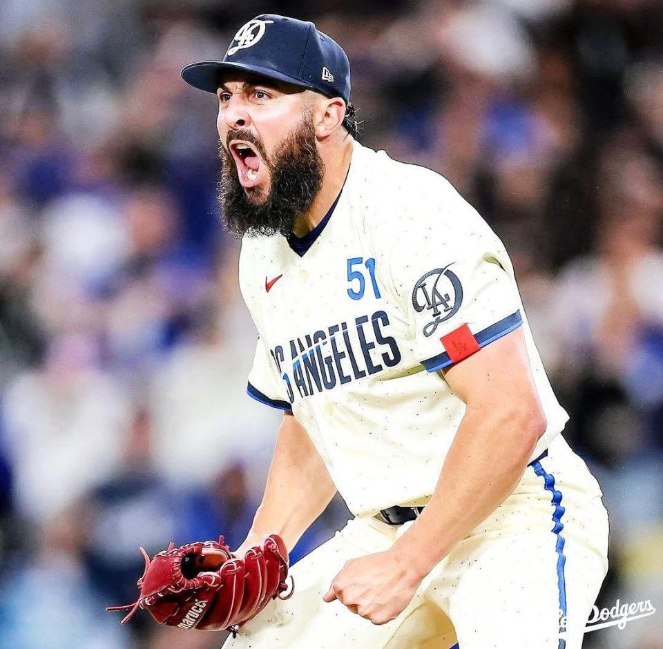 　九回を締め、絶叫するベシア（ロサンゼルス・ドジャース提供）