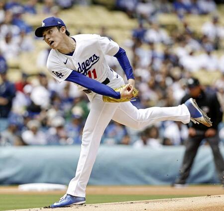 先発し、４回を投げ５安打２失点で２敗目を喫した佐々木（共同）