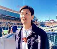 　試合前のベンチ裏で大谷＆山本と再会した増井氏（撮影・小林信行）