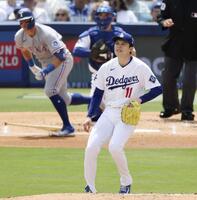 ２回、ヤングに二塁打を打たれた佐々木（共同）