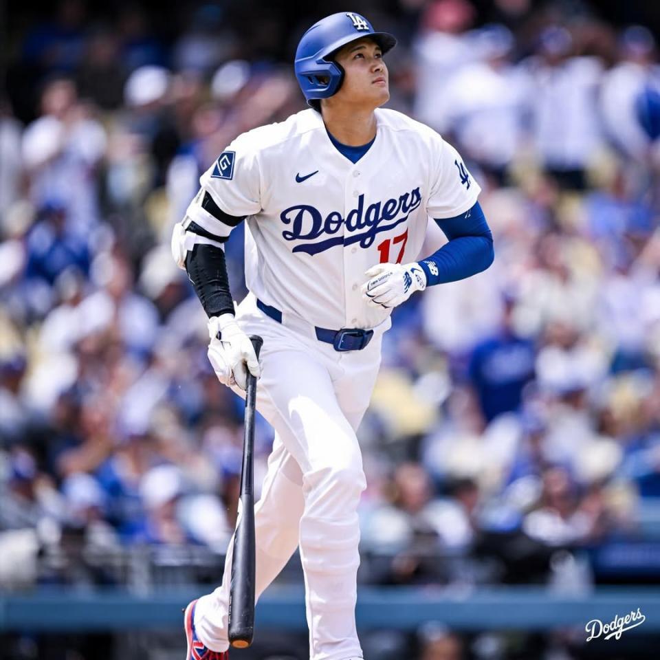 １回、２試合連続の先頭打者本塁打となる５号ソロを放つ大谷（ロサンゼルス・ドジャース提供）