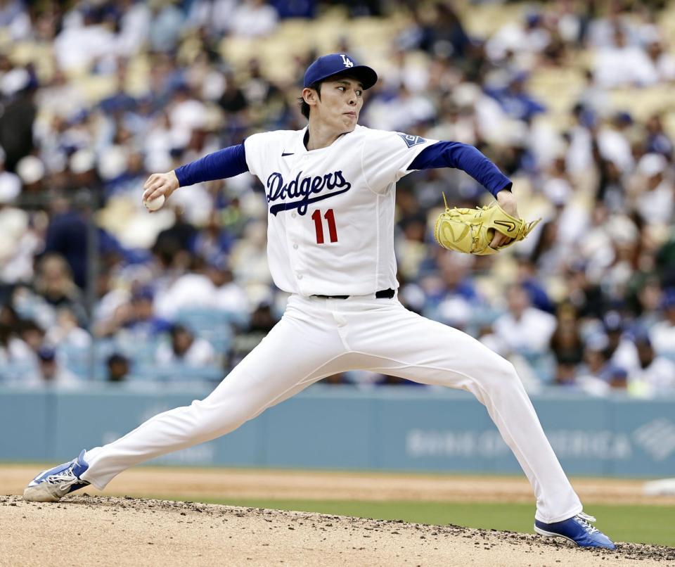 先発し、４回を投げ５安打２失点で２敗目を喫した佐々木（共同）