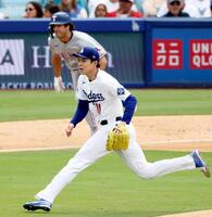 　３回、スミスに適時打を打たれるドジャース・佐々木（共同）