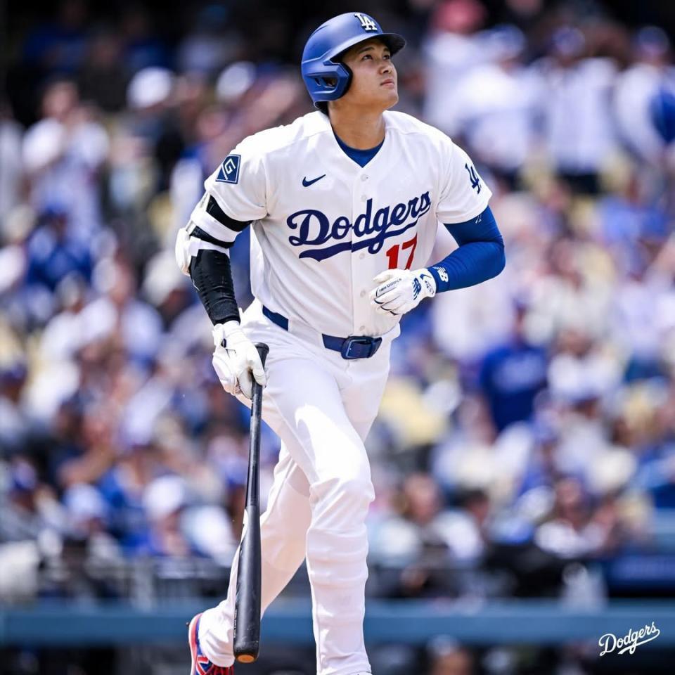 １回、２試合連続の先頭打者本塁打となる５号ソロを放つ大谷（ロサンゼルス・ドジャース提供）