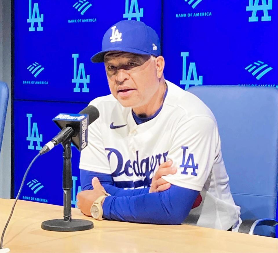 試合後に会見したロバーツ監督（撮影・小林信行）