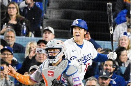 　六回、キンブレルの投球に驚きの表情を見せる大谷（ジョン・スーフー／ドジャース提供）