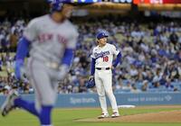 　メッツ戦の１回、リンドアに先頭打者本塁打を浴びたドジャース・山本（共同）