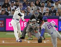 　メッツ戦の１回、左飛に倒れるドジャース・大谷（共同）