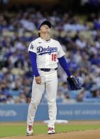 　メッツ戦の１回、リンドアに先頭打者本塁打を浴びたドジャース・山本（共同）