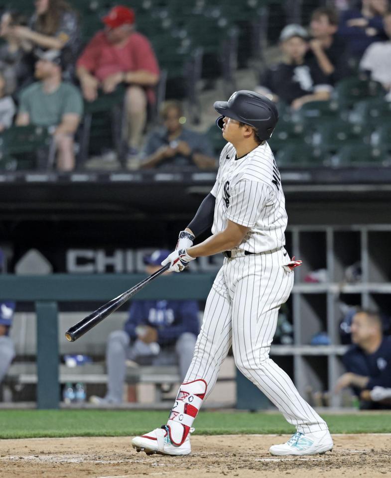 　レイズ戦の９回、５号２ランを放つホワイトソックス・村上（共同）