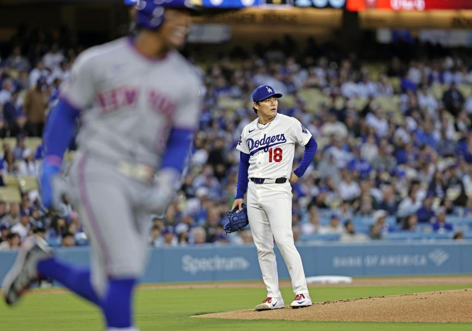 　メッツ戦の１回、リンドアに先頭打者本塁打を浴びたドジャース・山本（共同）