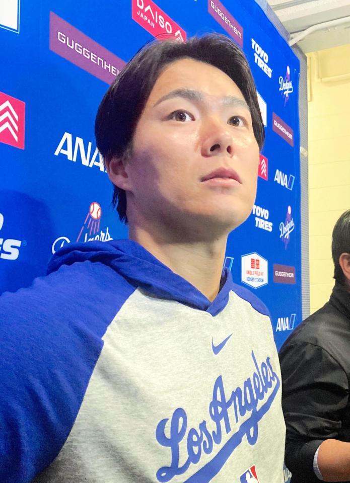 　試合後、報道陣の質問に答える山本（撮影・小林信行）