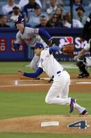 １回、ベイティを一ゴロに打ち取った大谷（共同）