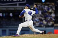 メッツ戦に先発登板した大谷。「ジャッキー・ロビンソン・デー」で背番号「４２」を着けてプレーした（共同）