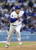 　メッツ戦に先発した山本。７回２／３を投げ、４安打１失点と好投したが勝敗は付かなかった（共同）＝１５日