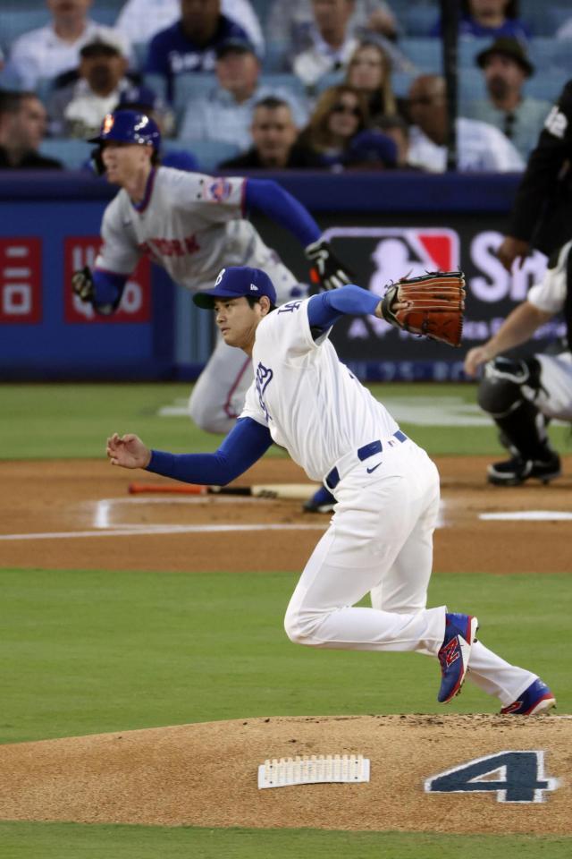 １回、ベイティを一ゴロに打ち取った大谷（共同）