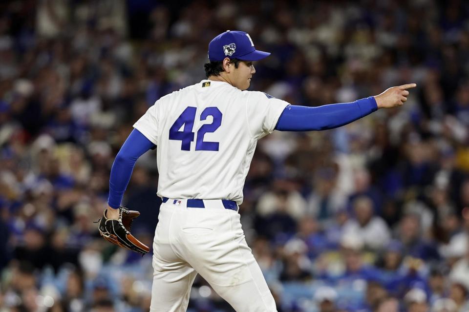 ６回、ビシェットを空振り三振に仕留めた大谷（共同）