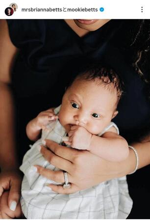 　第３子となるカーリちゃん。ベッツのインスタグラム（ｍｏｏｋｉｅｂｅｔｔｓ）より