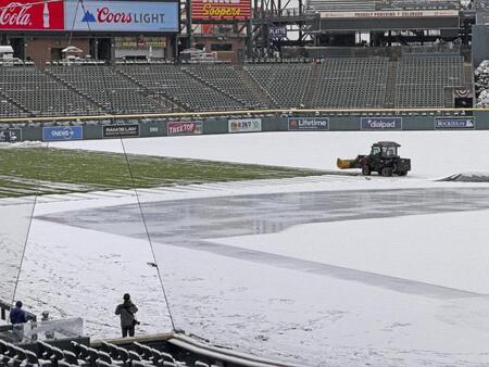 　雪が積もったロッキーズの本拠地、クアーズ・フィールド＝デンバー（共同）