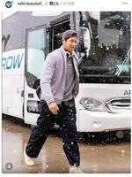 　球場入りする大谷。Ｔａｌｋｉｎ’　Ｂａｓｅｂａｌｌのインスタグラム（ｔａｌｋｉｎｂａｓｅｂａｌｌ＿）より 