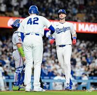 　メッツ戦で本拠地初アーチを放ったタッカー（ロサンゼルス・ドジャース提供）