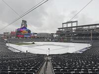 　雪が積もったロッキーズの本拠地、クアーズ・フィールド＝デンバー（共同）