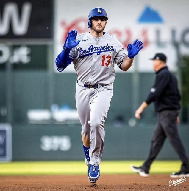 ドジャース２者連続弾で逆転に成功