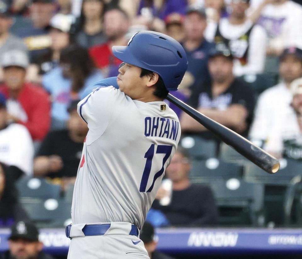 　１回、一ゴロを放つ大谷（共同）