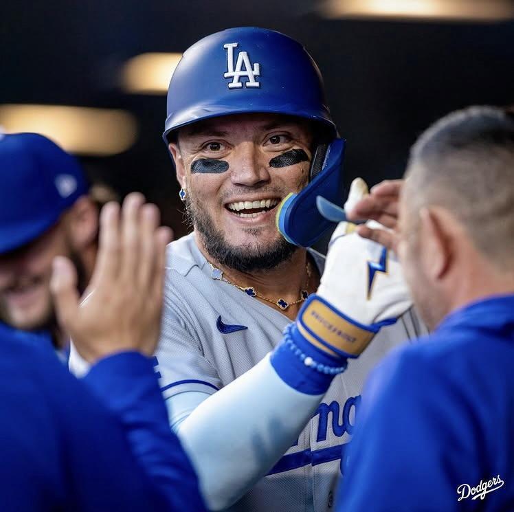 歓喜するロハス(ロサンゼルス・ドジャース提供）