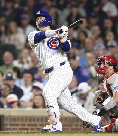 ７回、２ランを放つ鈴木（ゲッティ＝共同）