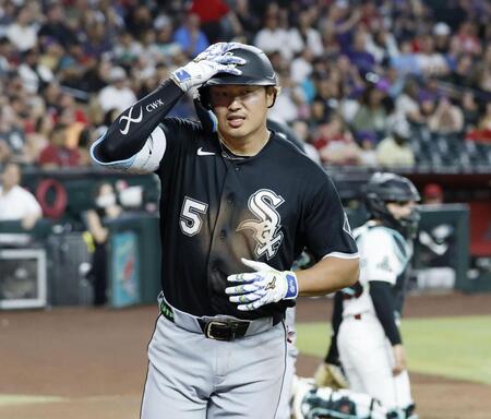 ２回、４試合連続本塁打となる９号ソロを放った村上（共同）