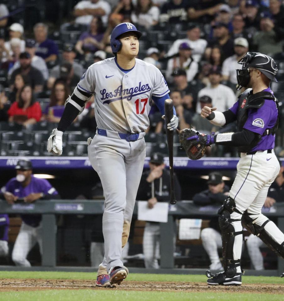 　９回、空振り三振に倒れた大谷（共同）