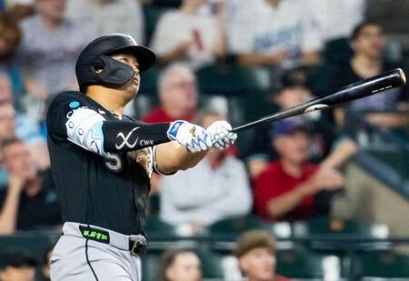 　２回、４試合連続本塁打となる９号ソロを放つホワイトソックス・村上（ロイター＝共同）