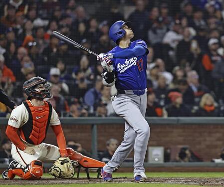 　ジャイアンツ戦の８回、左飛に倒れたドジャース・大谷＝サンフランシスコ（共同）