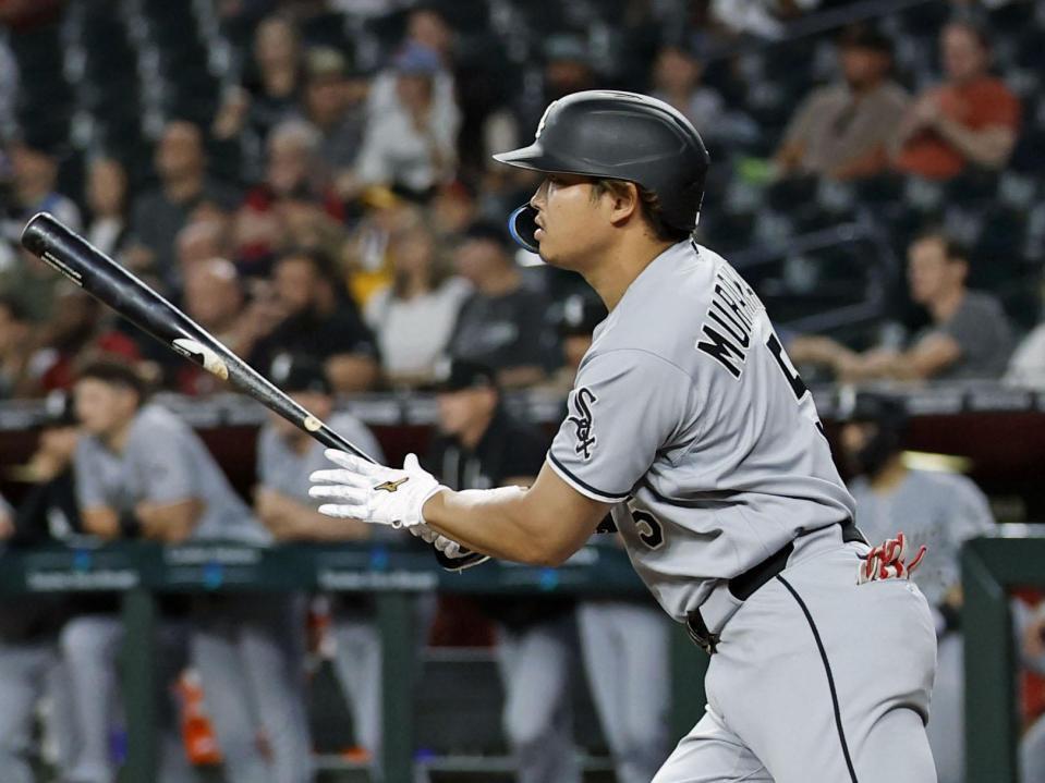 　ダイヤモンドバックス戦の５回、中前打を放つホワイトソックス・村上＝フェニックス（共同）