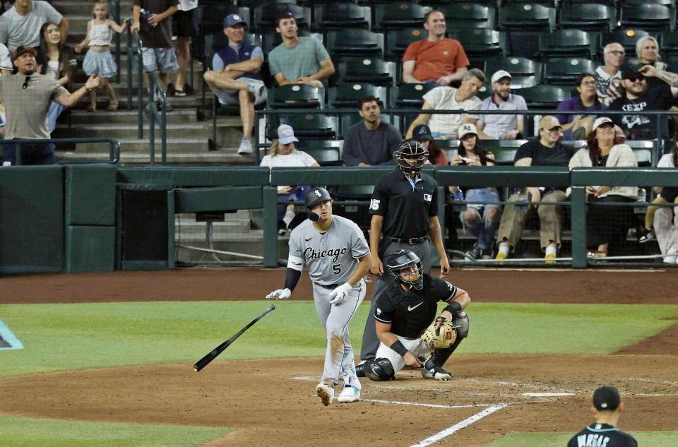 　ダイヤモンドバックス戦の７回、５試合連続本塁打となる10号２ランを放ったホワイトソックス・村上＝フェニックス（共同）
