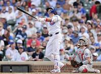 ８回、３試合連続本塁打となる３号ソロを放つ鈴木（ゲッティ＝共同）